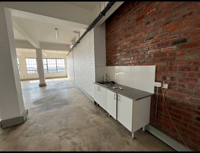 150M² BUSINESS TO LET IN WOODSTOCK